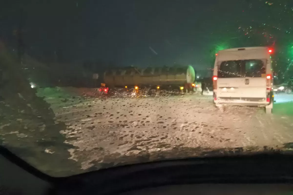 Водителю в Сызрани еще повезло, что огромная автоцистерна не опрокинулась