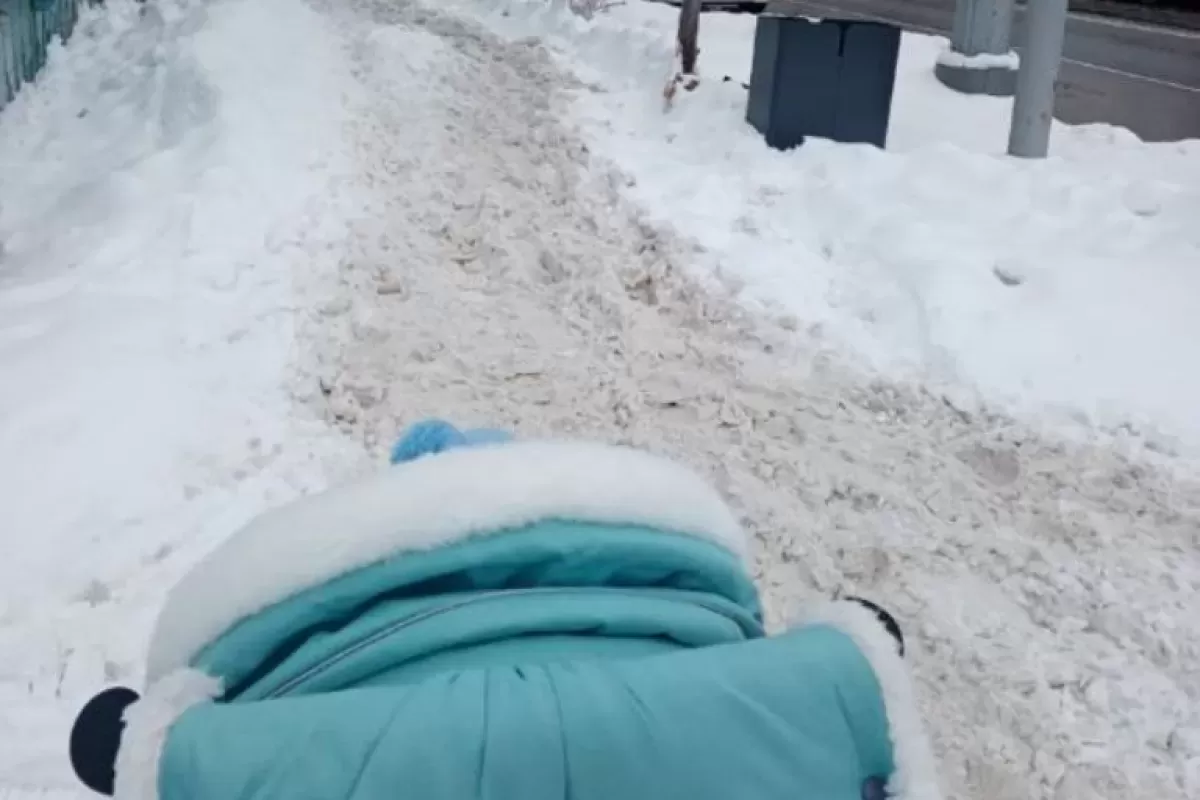 Горожане вязнут в снегу, коммунальщики обливаются потом: эту зиму в Сызрани все запомнят надолго