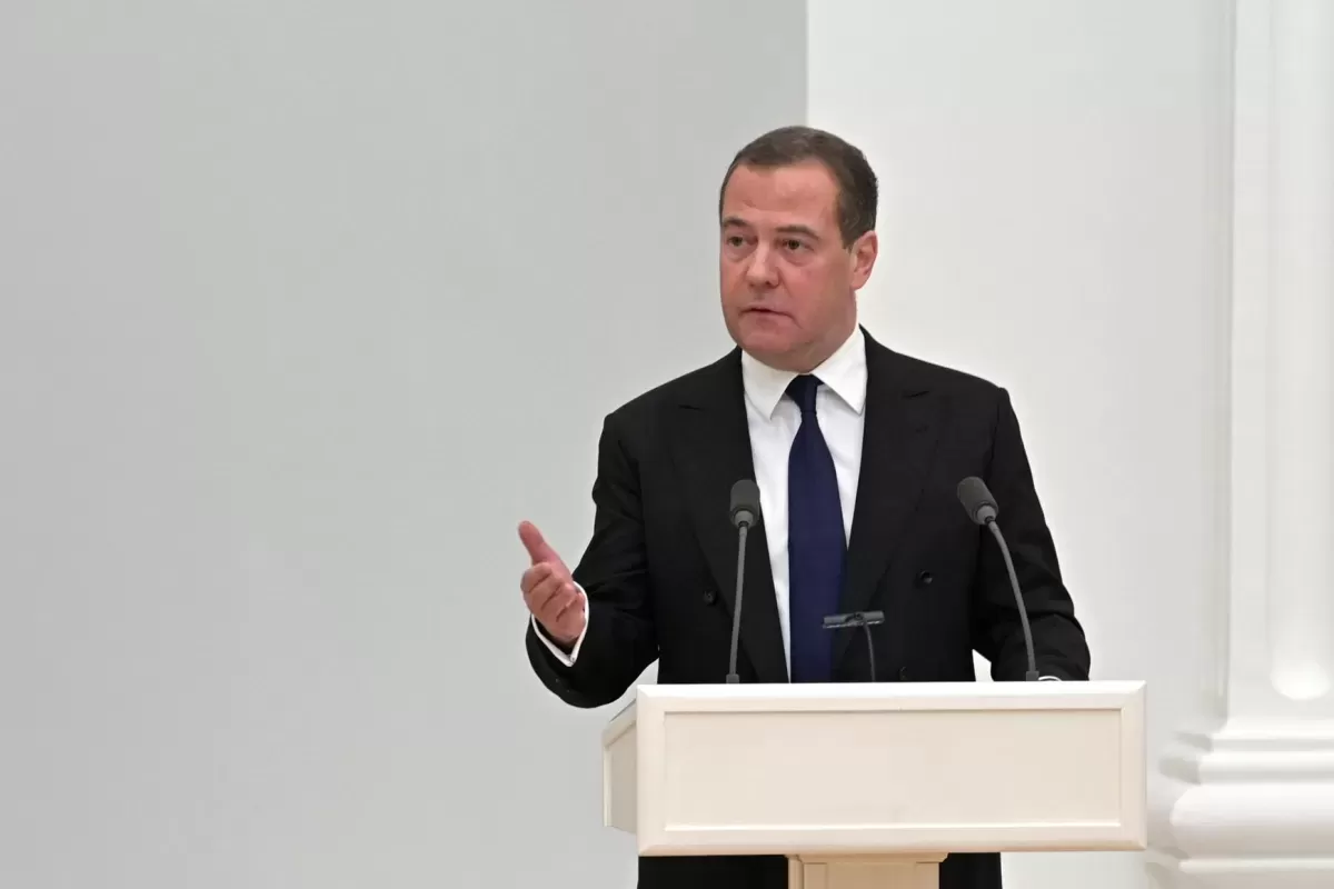 Медведев о глобальной войне, коварный трюк от имени «Единой России» и зачем россиян просят сдать образцы голоса: важное к этому часу