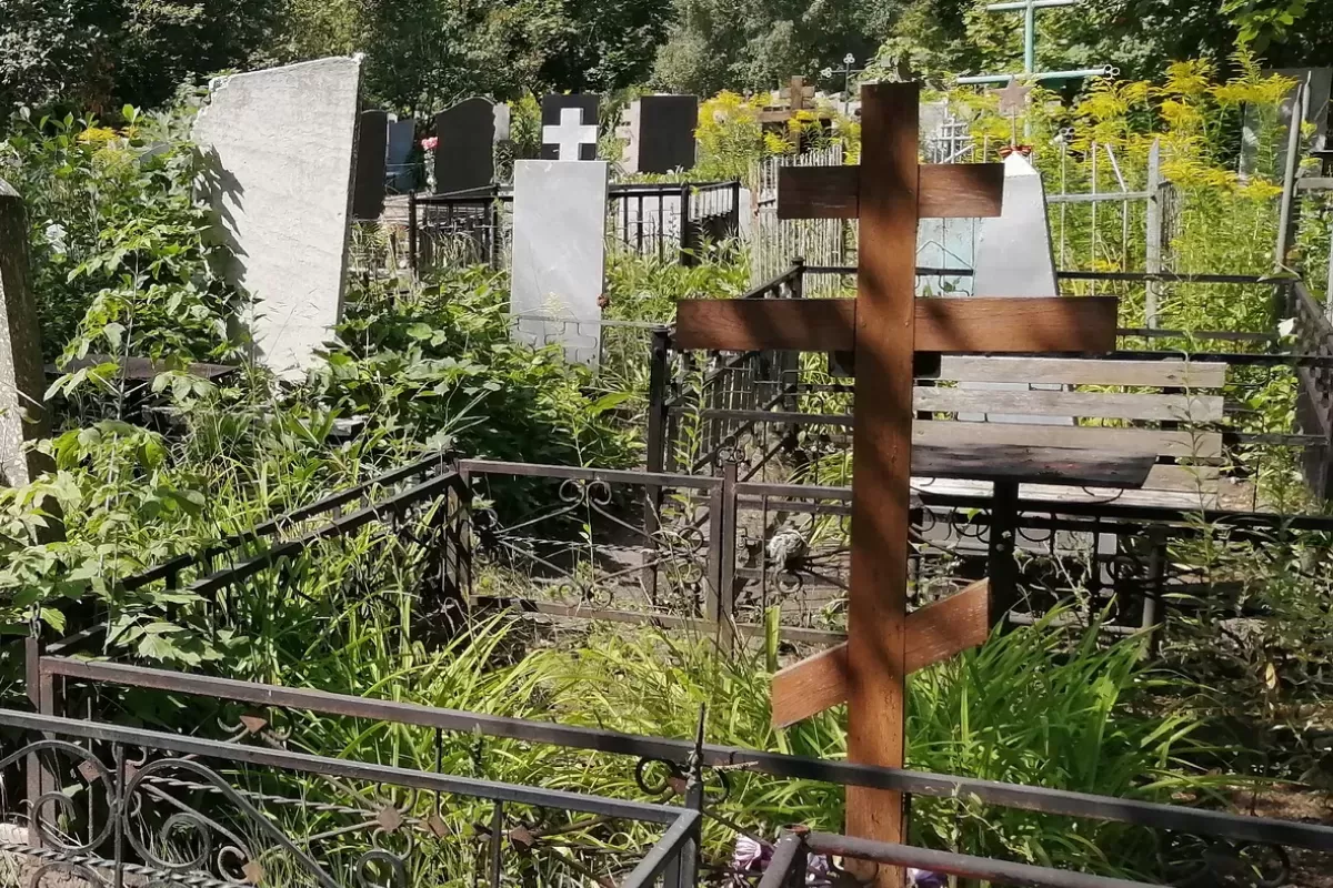 На кладбищах Сызрани тащат все подряд и копают, где хотят: власти нашли противоядие