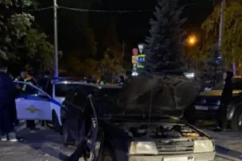 В машине вышибали стекла: за ночным угонщиком гнались 12 экипажей полиции - финал попал на видео