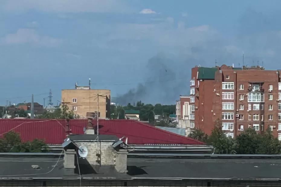 В шестом часу вечера жителей многоэтажек Сызрани встревожил столб черного дыма