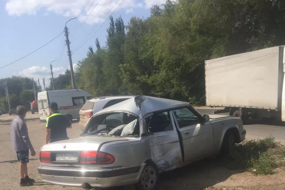 У «Волги» крыша встала колом: подробности ЧП на Хвалынской в Сызрани