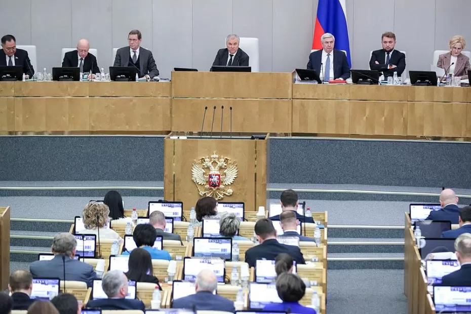Конфискация имущества, наказание за несообщение, лимит на переводы, черный список: какие законы вступают в силу в мае 2025 года