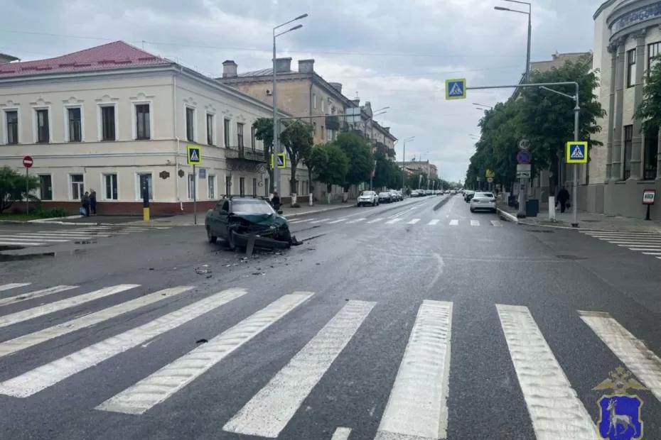В центре Сызрани парень на «десятке» отправил свою пассажирку в больницу В центре Сызрани парень на «десятке» отправил свою пассажирку в больницу