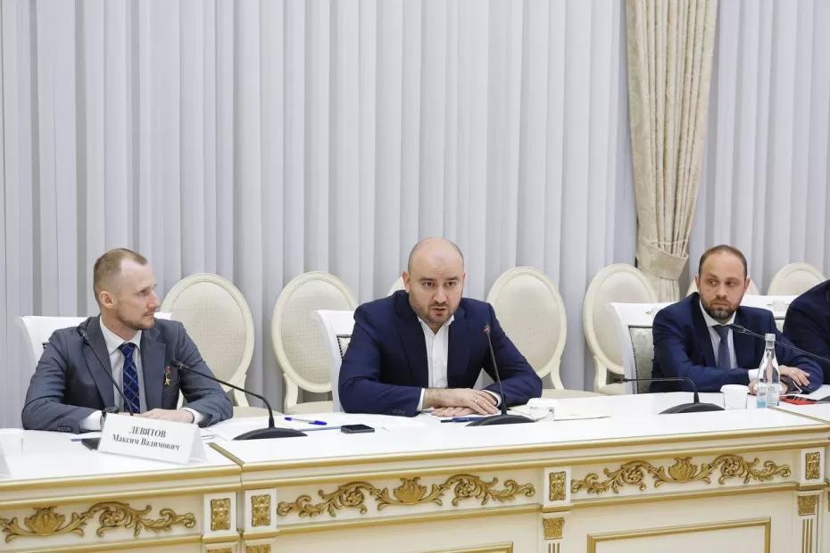 Вячеслав Федорищев встретился с первыми выпускниками «Школы героев»