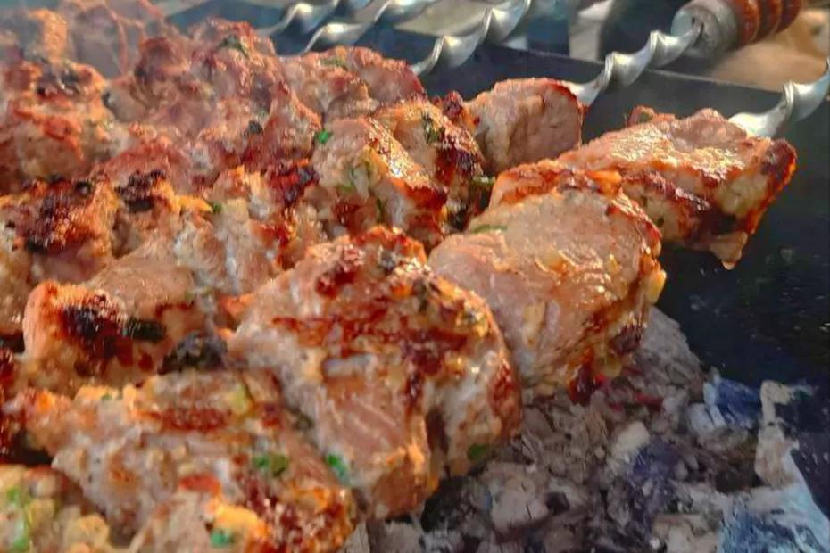 Война шашлыков: россияне определились с любимым мясом перед длинными выходными Война шашлыков: россияне определились с любимым мясом перед длинными выходными