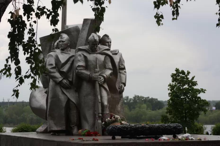 Жизнь замрет: сегодня днем в России выключится ТВ и остановится транспорт Жизнь замрет: сегодня днем в России выключится ТВ и остановится транспорт