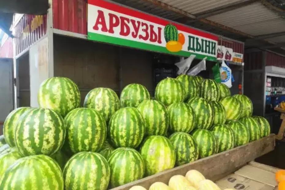 Везут и везут из-за бугра: как проверить арбуз на нитраты за пару минут с помощью стакана кипяченой воды Везут и везут из-за бугра: как проверить арбуз на нитраты за пару минут с помощью стакана кипяченой воды