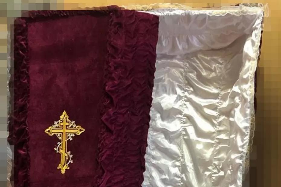Родственники открыли гроб и онемели! Ритуальщики положили покойника в гроб голым и с черным пакетом на голове - фото Родственники открыли гроб и онемели! Ритуальщики положили покойника в гроб голым и с черным пакетом на голове - фото
