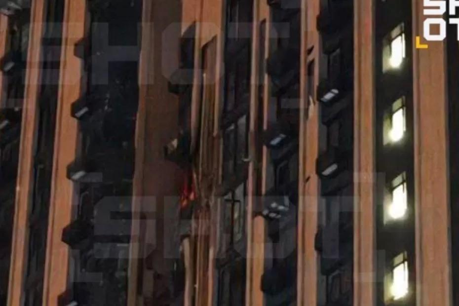 Дрон влетел в многоэтажку и раздался взрыв: ночью силы ПВО перехватили около ста беспилотников