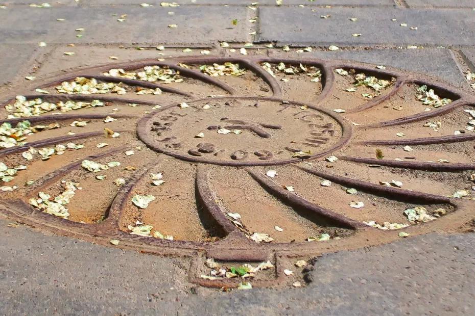 В Сызрани водителям запретили парковаться на колодцах