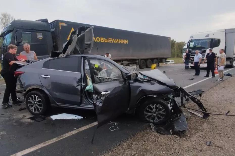 Мгновенная смерть: появился момент жуткого ДТП с тремя погибшими на трассе М-5 в Самарской области