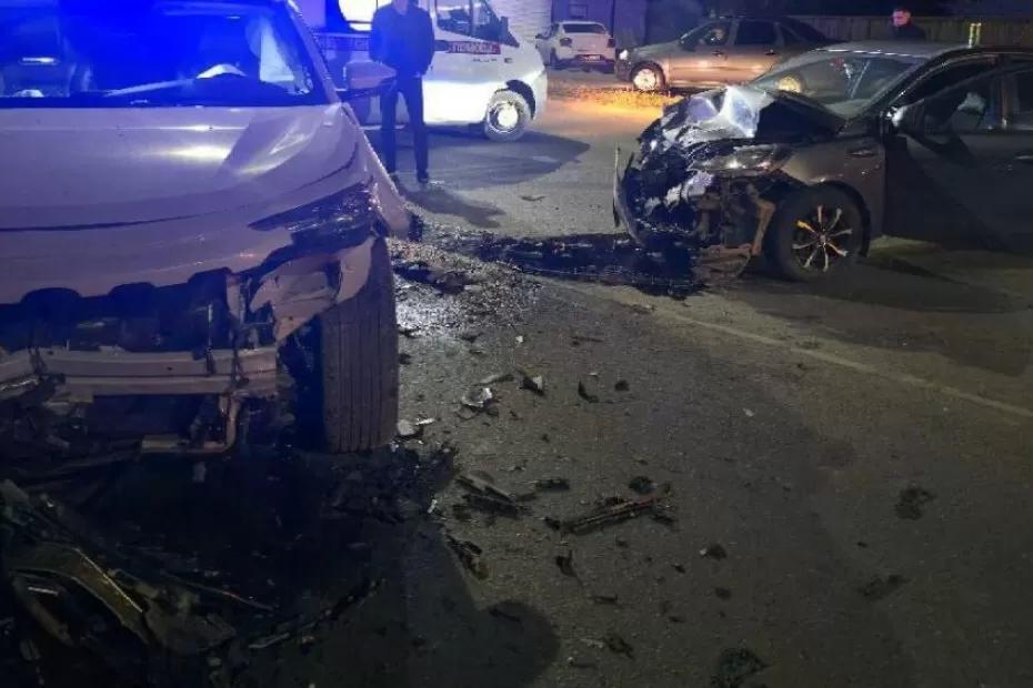 Скорая увезла раненого: в Сызрани разбились китайский кроссовер и корейский хэтчбек