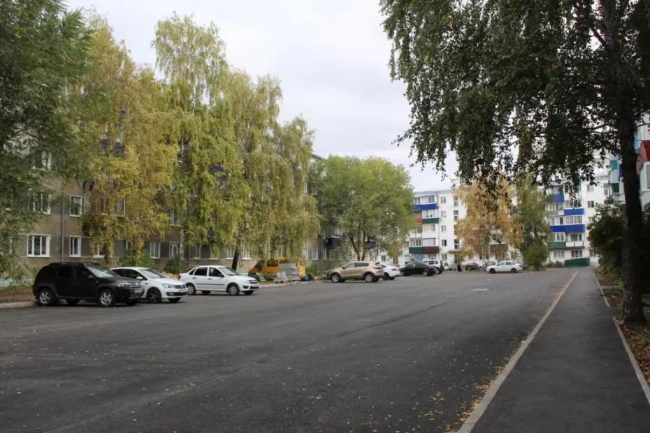 Новые тротуары и парковки: жителям Заусиновского района Сызрани основательно преобразили дворы