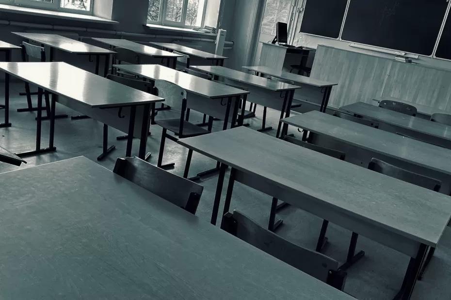 В школах Самарской области прошла третья волна массовых эвакуаций - власти назвали причину