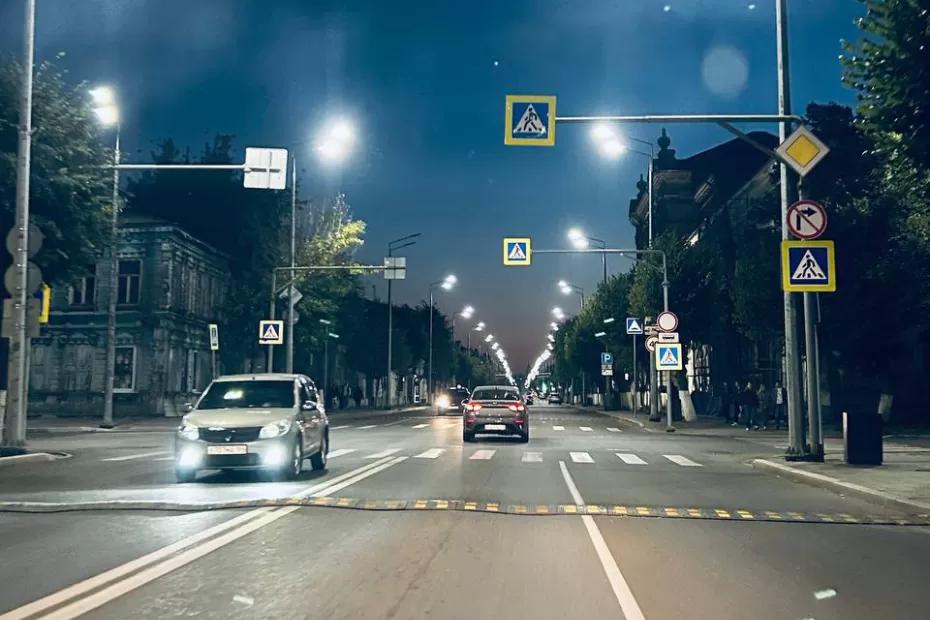 В последний момент оттолкнула дочь: женщину с ребенком едва не сбили на сызранской «беспредельной трассе для сопляков»