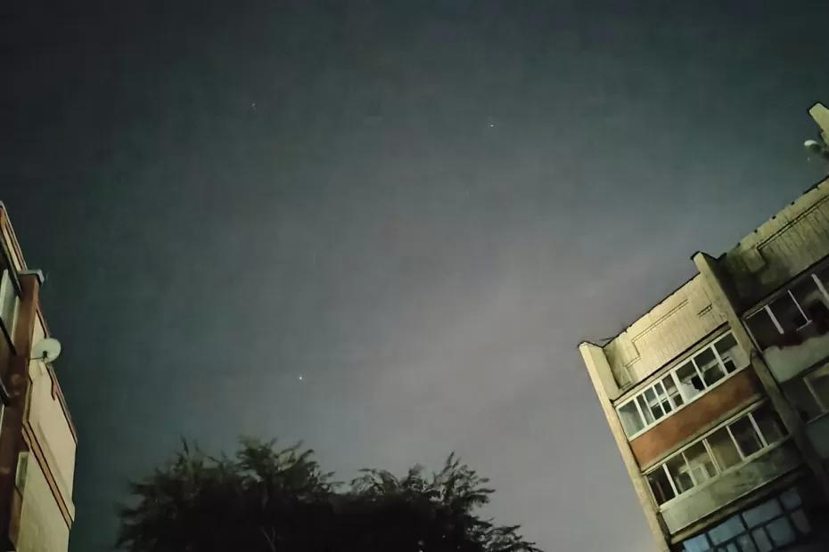 Атака БПЛА на Поволжье, удар сверхмощной молнии, зарплаты новыми рублями, досрочная зима: важное к этому часу