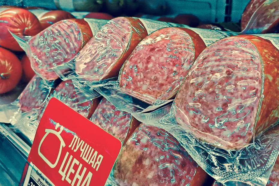 Детям запретят продавать газировку, а взрослым - колбасу: после успеха с энергетиками в России решили взяться за более массовые продукты