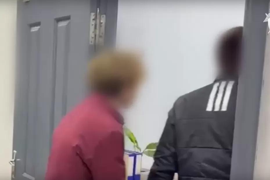 Четырнадцатилетний школьник от испуга случайно убил двух девушек - видео