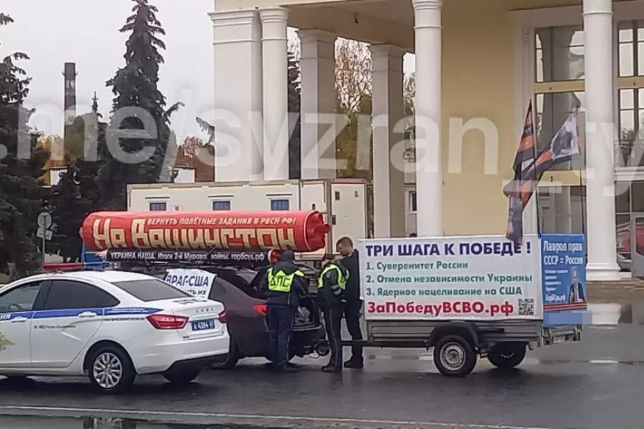 На фоне скандала с «Томагавками» в Сызрани заметили автомобиль с ракетой «На Вашингтон»