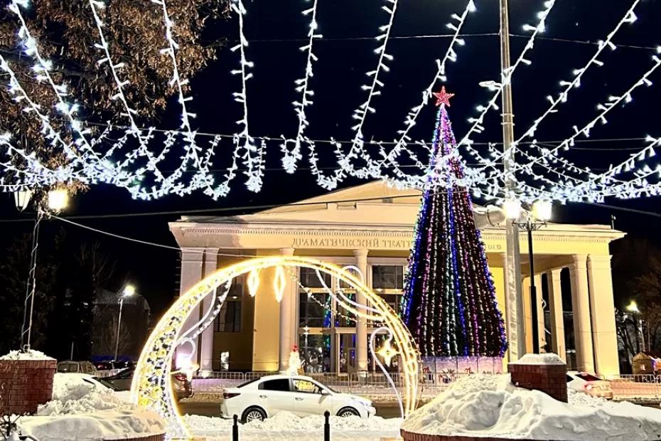 Дроны ВСУ в Поволжье, выплата от Соцфонда, сокращение новогодних каникул и почему закрывают школы: важное к этому часу