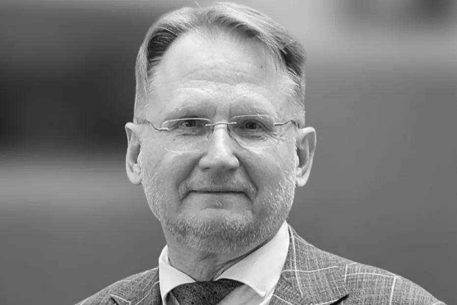 Умер легендарный юрист и директор самарского института Артур Безверхов