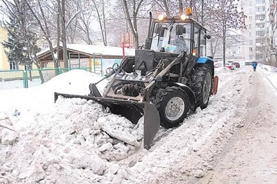 Зима подкралась незаметно: в Сызрани срочно ищут трактористов для уборки снега