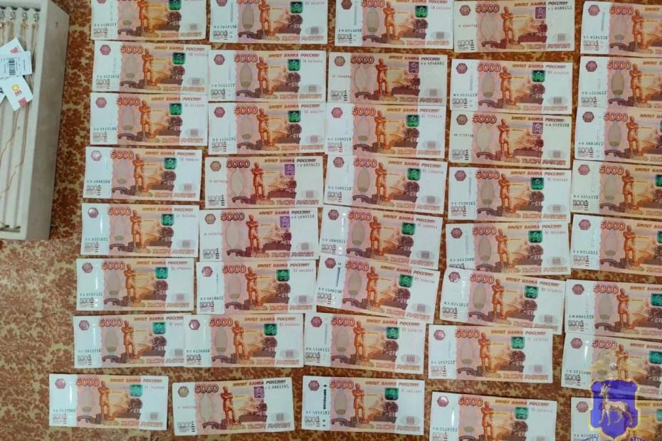 Налетчик вынес драгоценностей на миллионы рублей: дерзкое ограбление ювелирного магазина в Сызрани