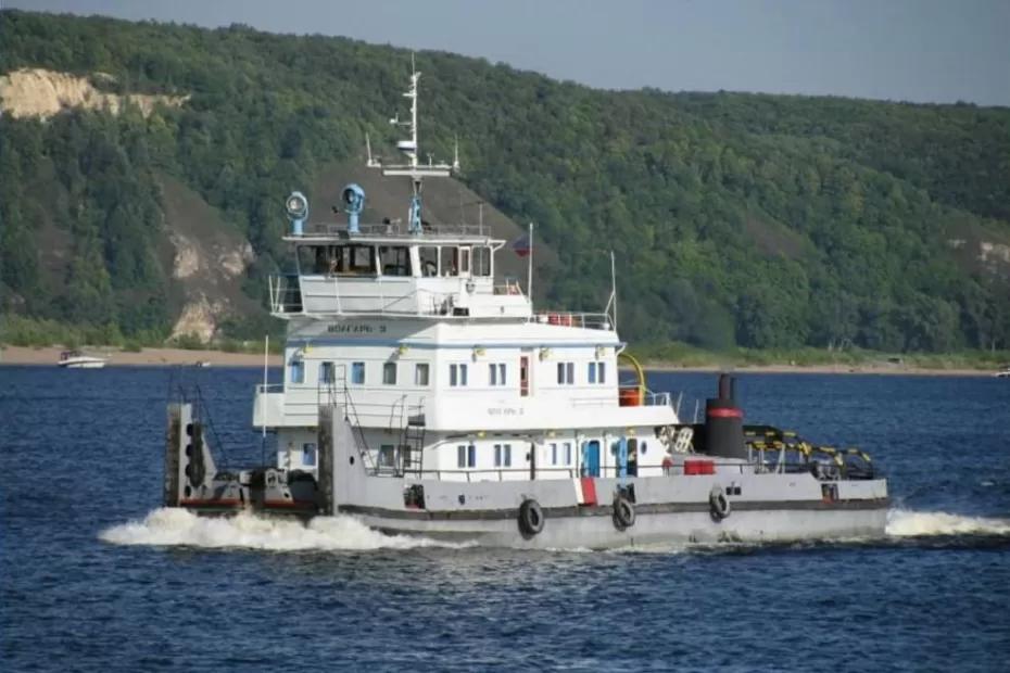На Волге село на мель судно под командованием хитрого капитана - фото