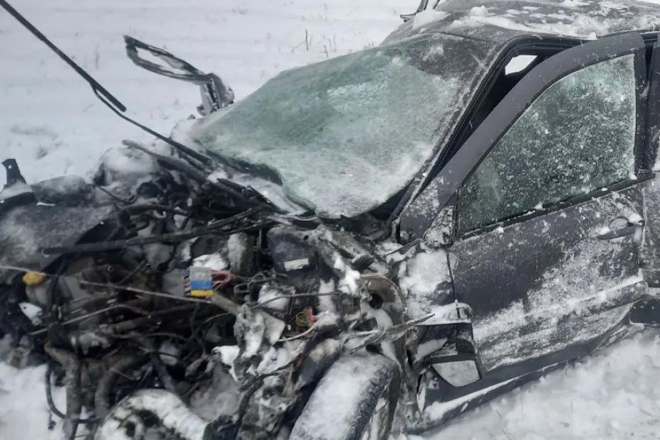 День жестянщика продолжается: спасатели извлекли из искореженных машин раненых людей