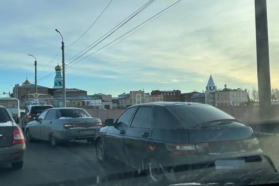 На Ильинском мосту в Сызрани днем наблюдался временный ажиотаж
