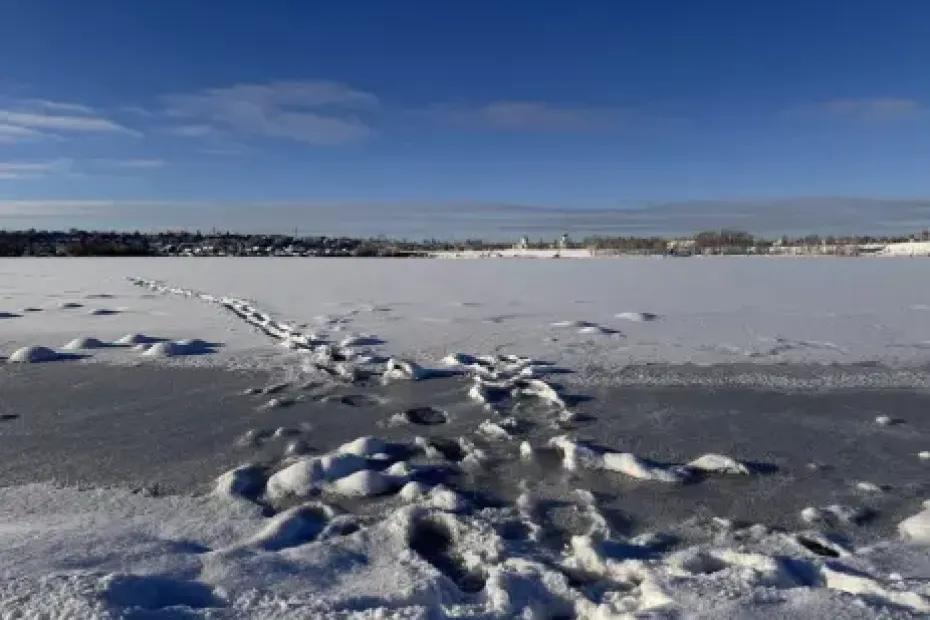 Готовиться нужно было с 1 января: кому нельзя нырять в крещенскую прорубь
