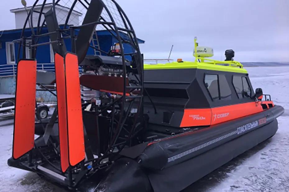 Рыболовы бессмысленно топят дорогостоящую технику на тонком льду Волги