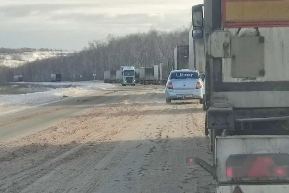 Уже надвигалась ночь! Как на трассе всем миром спасали из снежного плена десятки школьников Самарской области