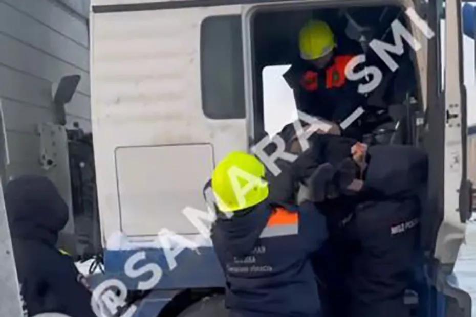 На трассе М-5 приступ эпилепсии накрыл дальнобойщика в кабине большегруза