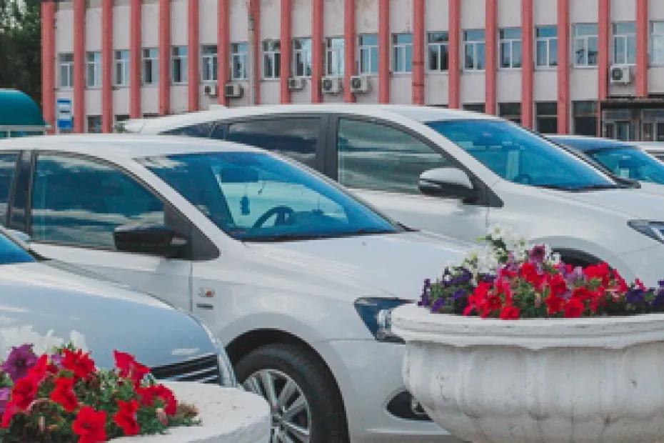 У Владимира Егорова есть повод открыть шампанское - от туристов отбоя нет