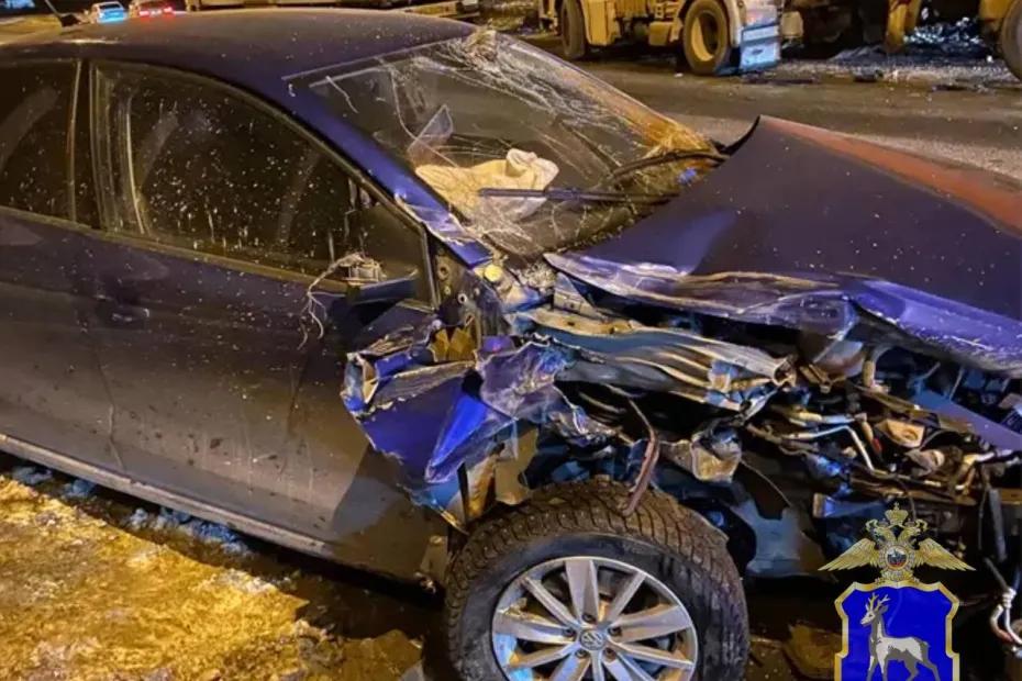 На трассе М-5 в полной темноте иномарка протаранила автоцистерну