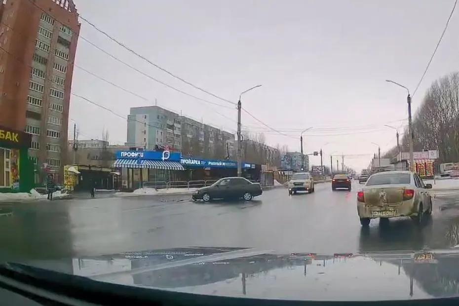 Сотрудников МЧС Сызрани вызвали на место аварии: рассказываем подробности