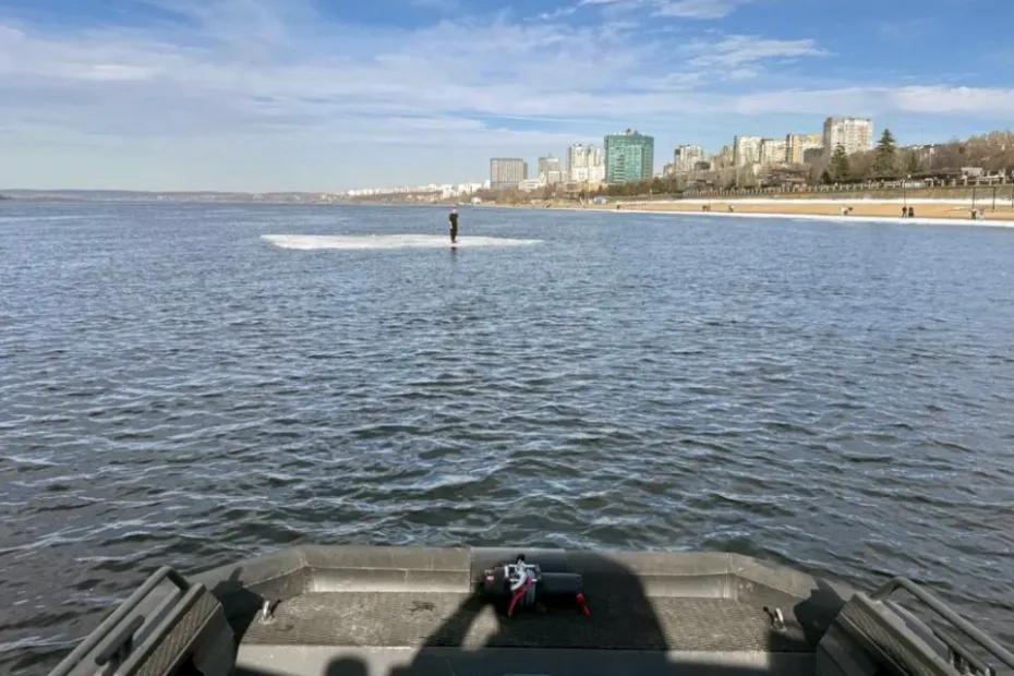 На Волге парень решил покататься на льдине: шанс вернуться на берег был упущен