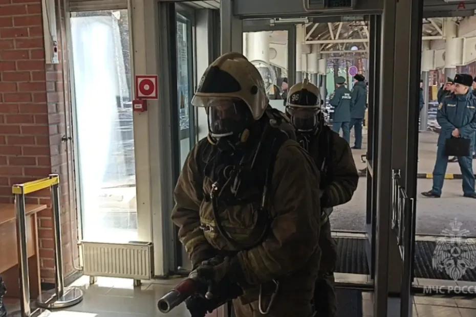 Эвакуация, дым и огонь в ФОКе: 30 пожарных Сызрани работали в условиях приближенных к боевым