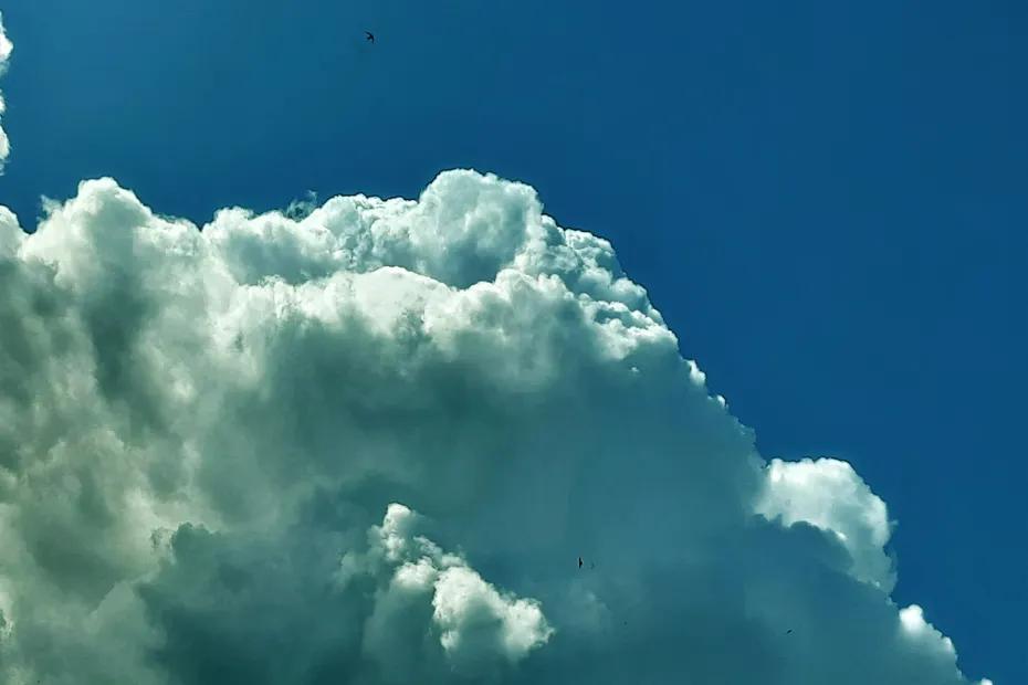 Град, гроза и штормовой ветер надвигаются на Сызрань и Самару