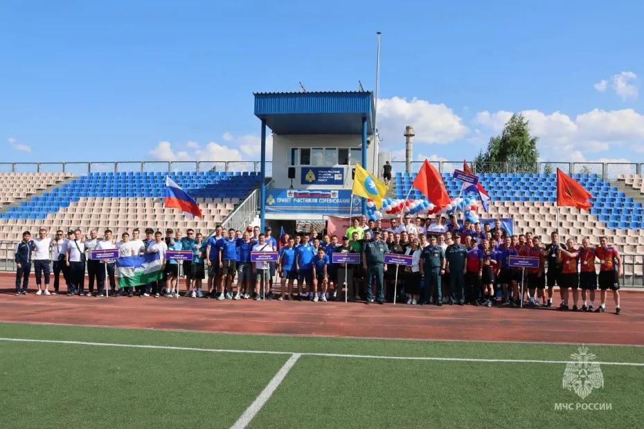 В Сызрани вручили кубок лучшей футбольной команде МЧС России
