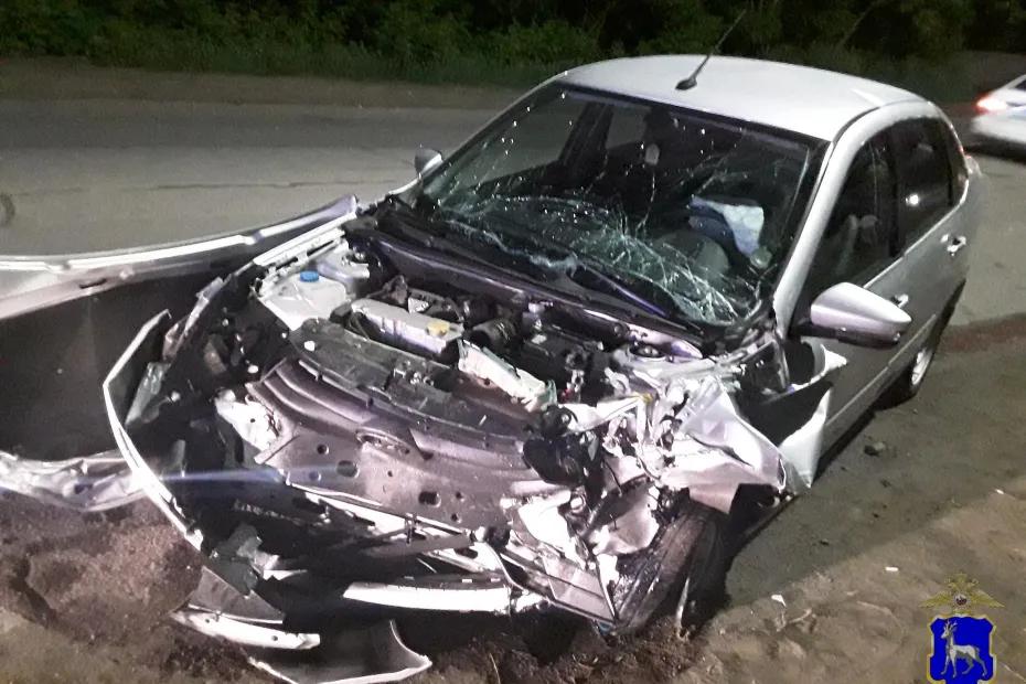 Машину можно в утиль: подробности ночной аварии в Сызрани