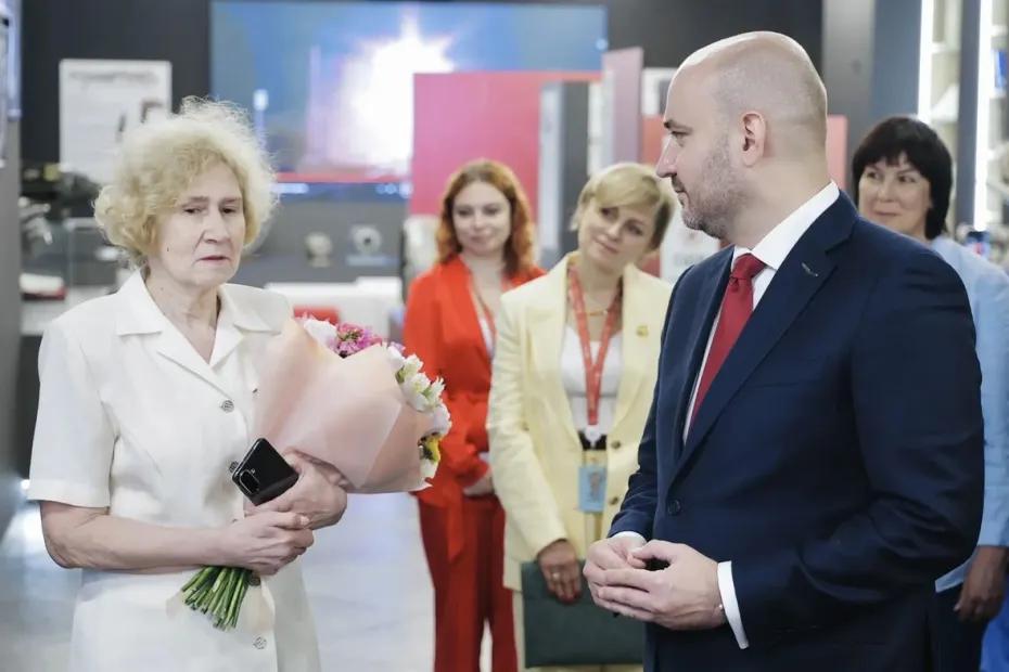 Губернатор Вячеслав Федорищев вручил награды лучшим работникам опытно-конструкторского бюро ПАО &laquo;ОДК-Кузнецов&raquo;