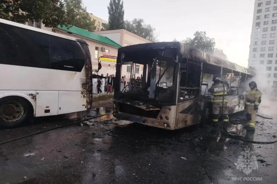 В Самарской области сегодня дотла сгорел пассажирский автобус - фото