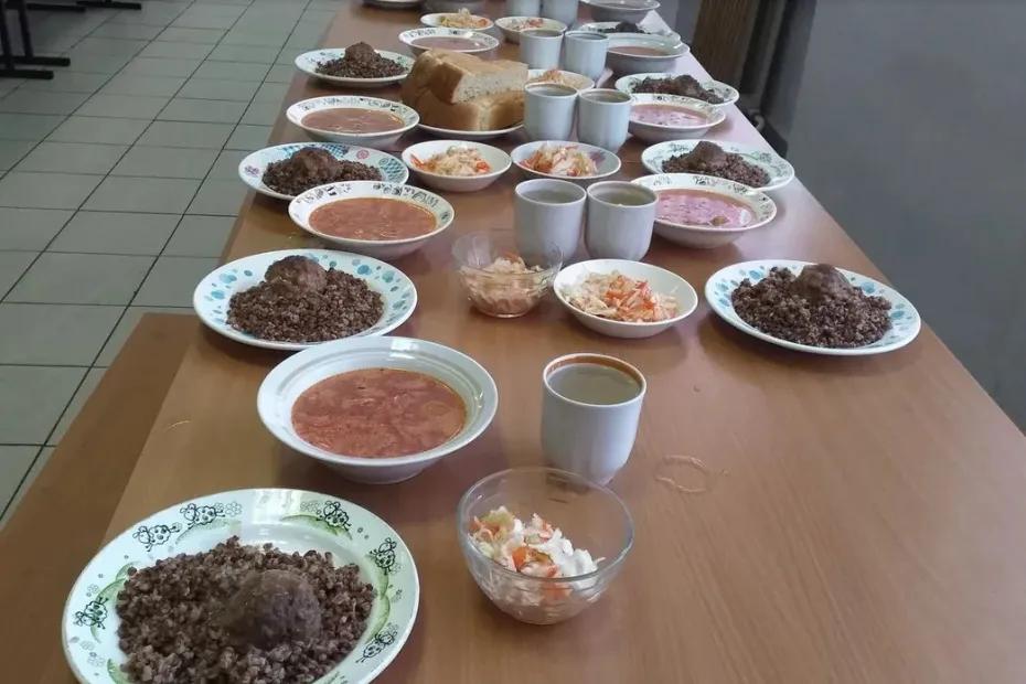 В школах начинают отменять бесплатное питание для детей