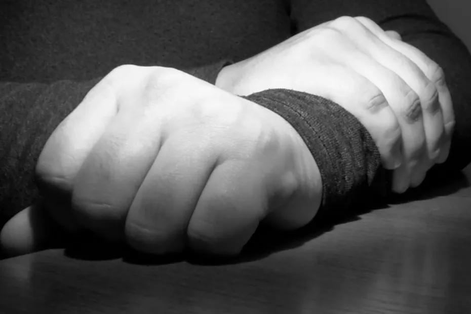 Житель Сызрани избивал знакомого и грозил поджогом, требуя два миллиона рублей