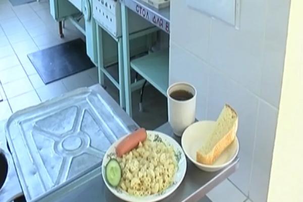 Полетят головы: в школах грядет масштабная проверка из-за водянистых супов и липких макарон
