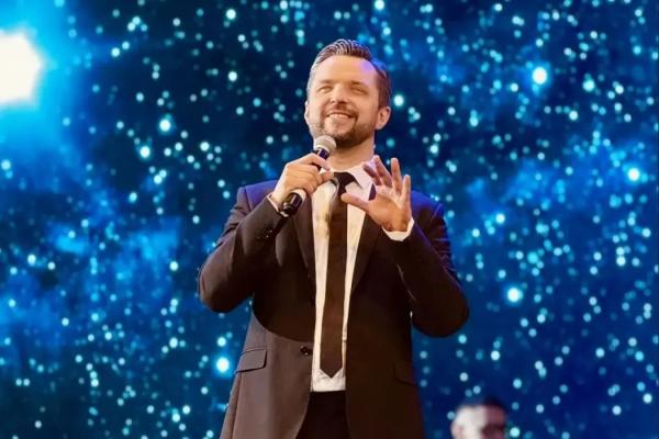 Владимира Целебровского с его чудесным голосом сызранцы дважды вызывали на &laquo;бис&raquo; - видео